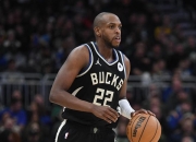 九游体育-雄鹿主帅高度赞扬米德尔顿在比赛中的表现