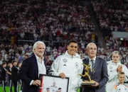 九游娱乐官方网站-包含阿塞拜疆球员赛后庆祝取得胜利，合影留念的词条