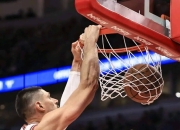 九游APP-意大利篮球运动员在赛场上大放异彩