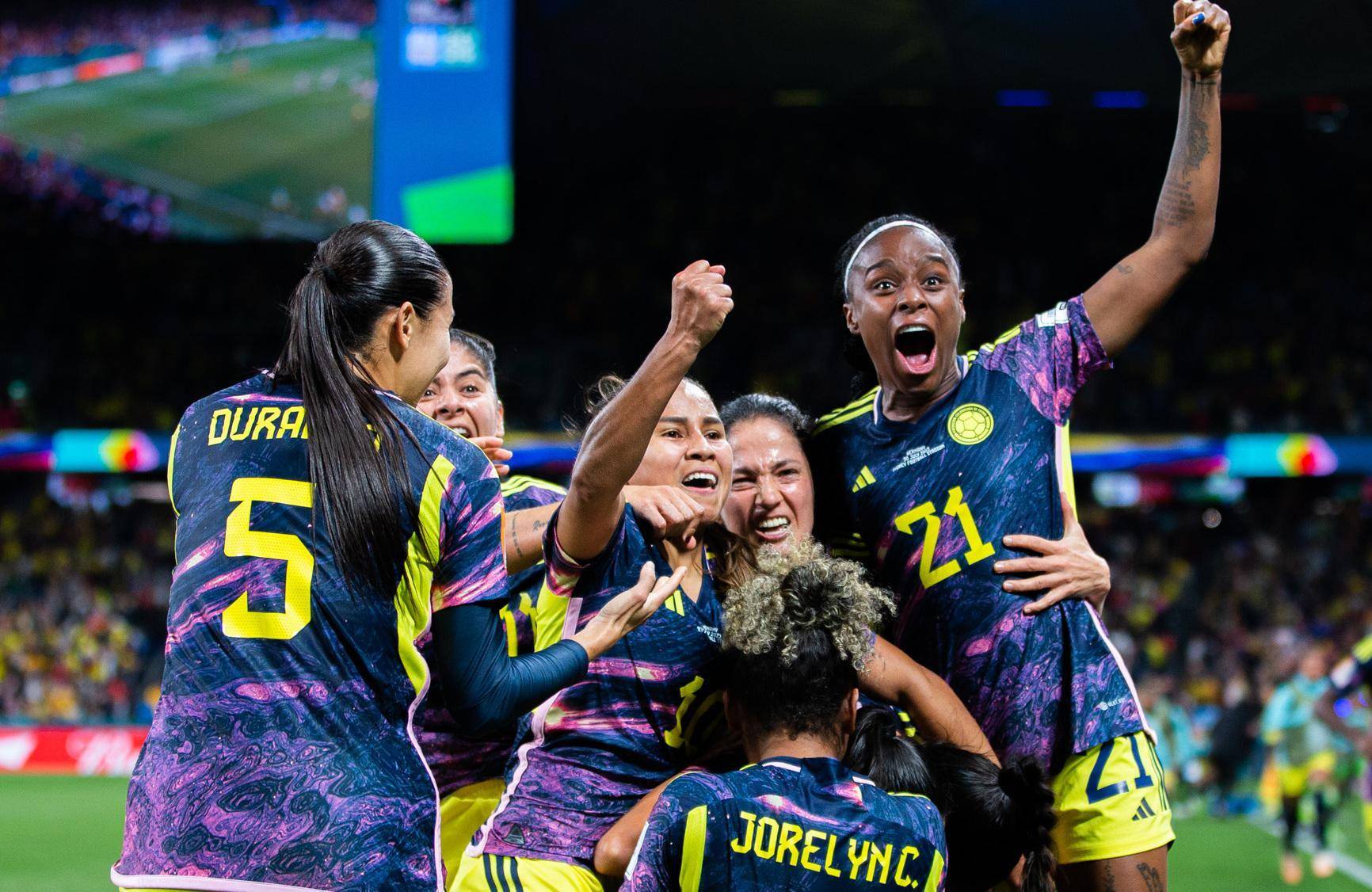 哥伦比亚队在足球比赛中脱颖而出