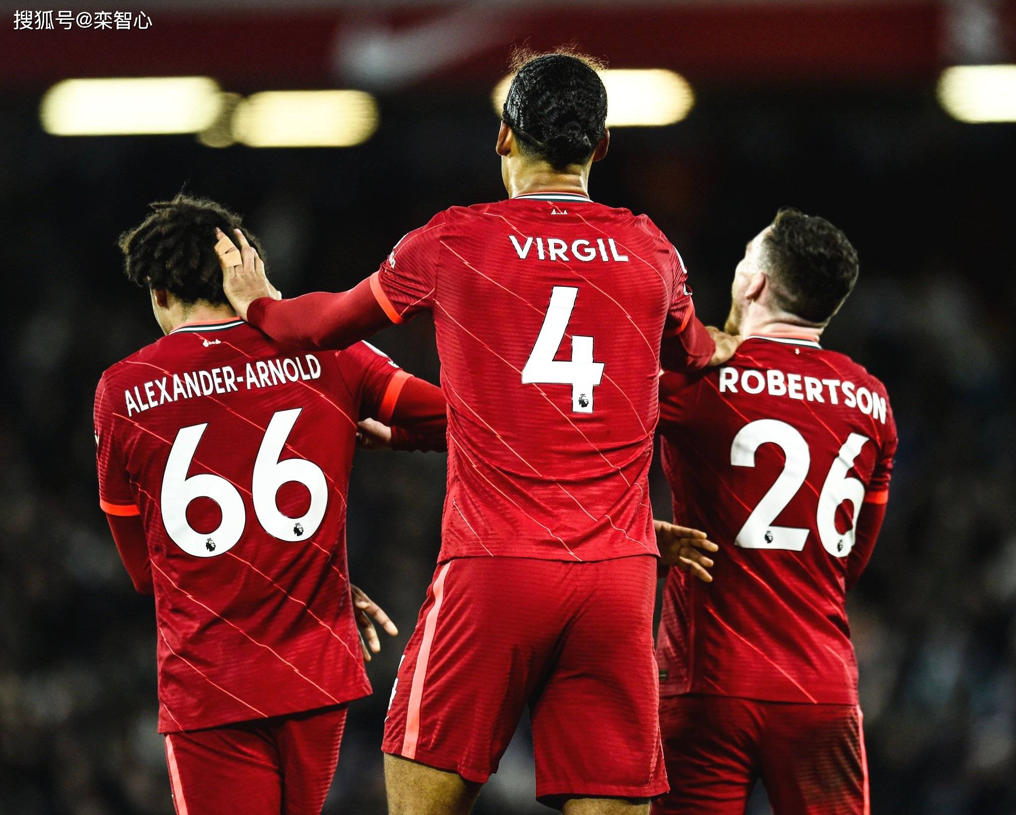 包含米兰德比未分胜负，两队实力平分秋色的词条