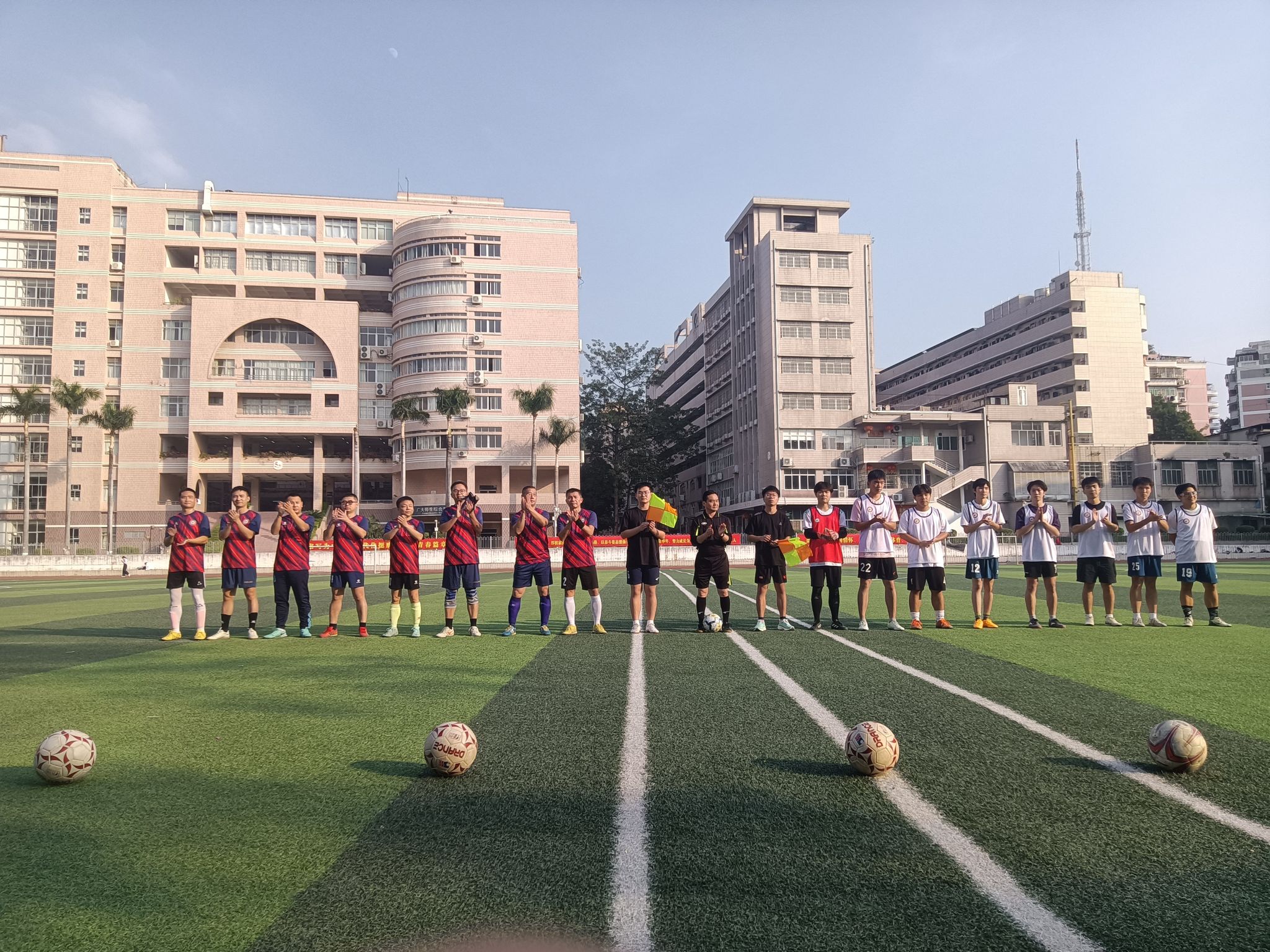 关于足球比赛热度持续升温，球员彰显实力尽显风采！的信息