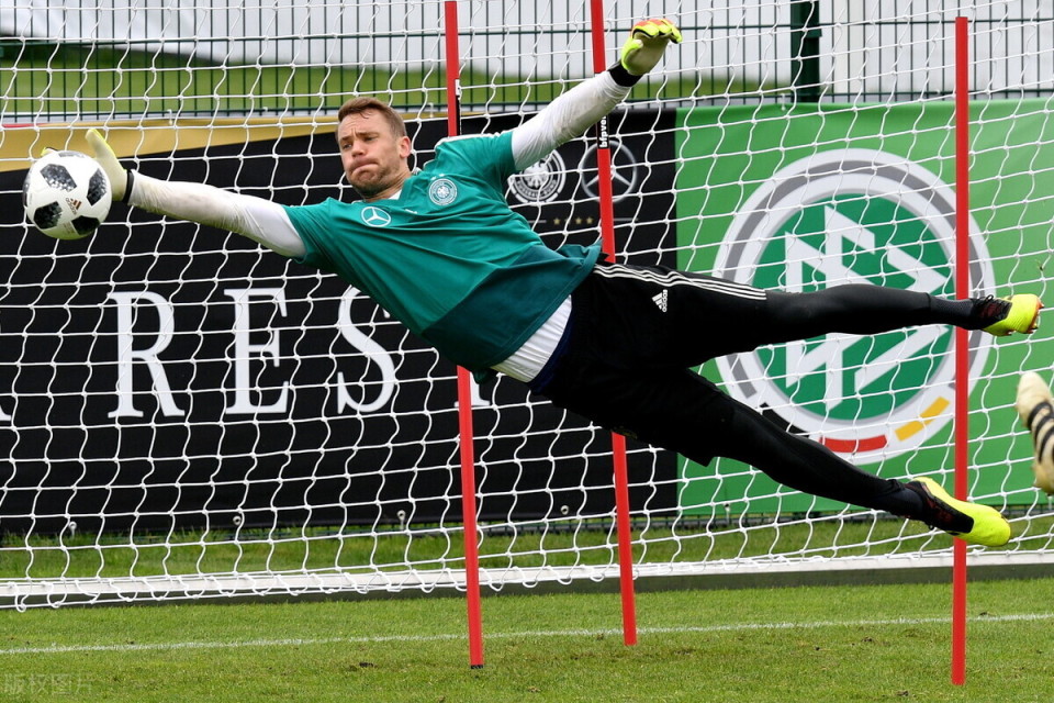 包含精湛技术使球队门将功不可没，稳健守门护住球门的词条