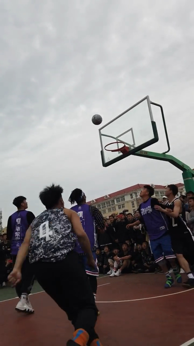 包含挪威篮球职业联赛办成年度巡回，各地举办激烈对抗的词条