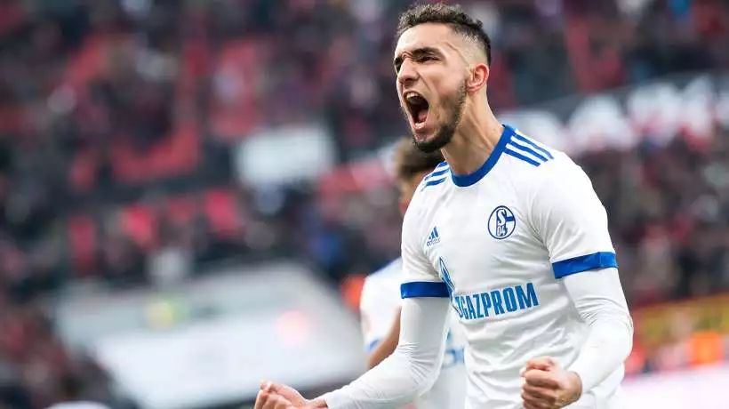 塞维利亚有意引进沙尔克门将，加强守门实力的简单介绍