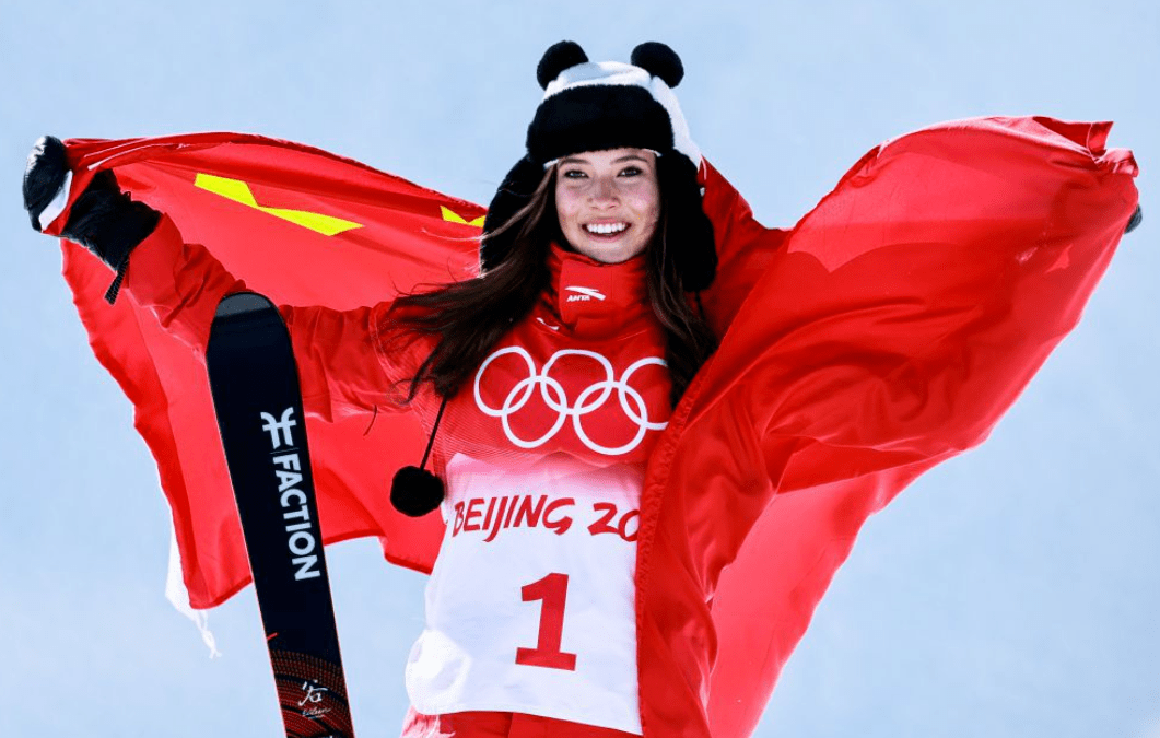 关于足坛欢颜自现：女足运动员用拼搏流汗书写时代华章的信息