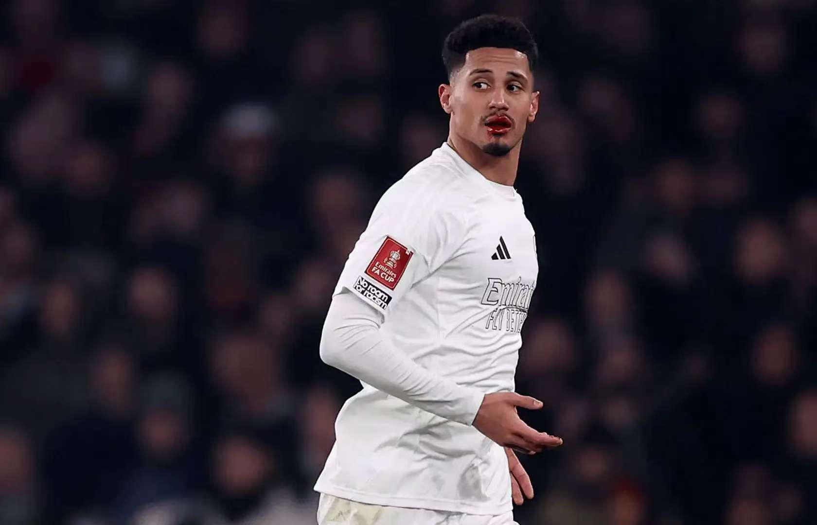 阿森纳中卫受伤下场，主教练担忧后防压力增加的简单介绍