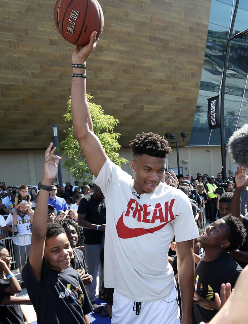 篮球赛季即将结束，球迷众望所归焦灼期待的简单介绍