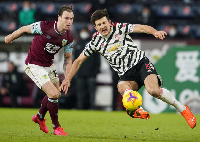 包含伯恩茅斯-险胜斯托克城，实力强劲保持联赛不败纪录的词条