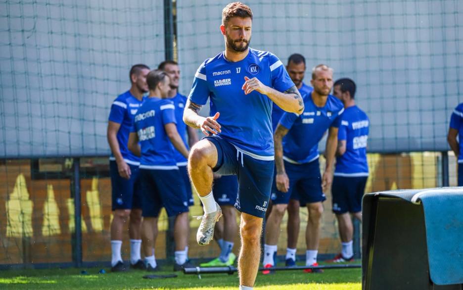 卡尔斯鲁厄球队紧追前方，力求冲击德甲前列的简单介绍