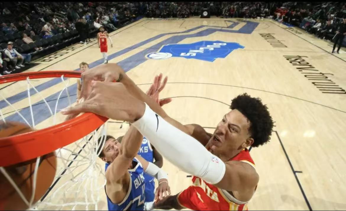 老鹰队核心状态回勇，助球队全面发展的简单介绍