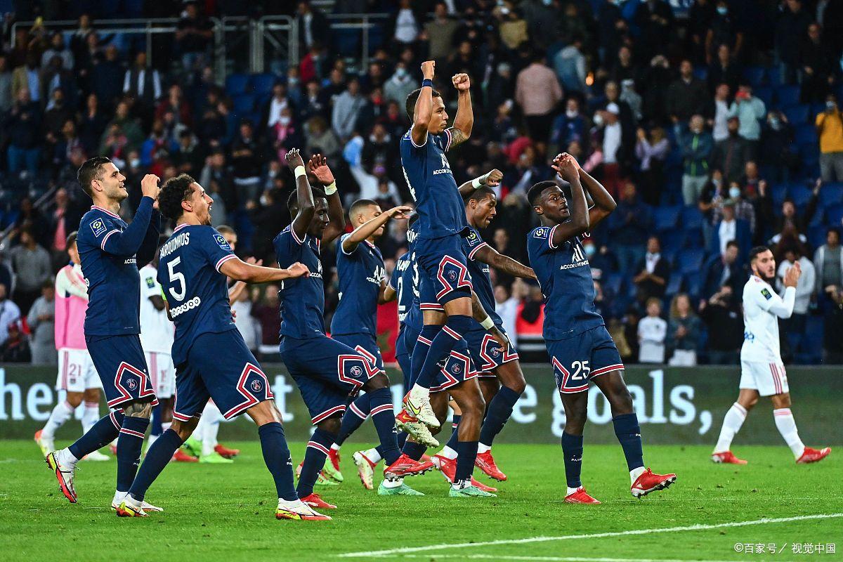 包含皇家马德里客场胜皇家社会，领跑榜首的词条