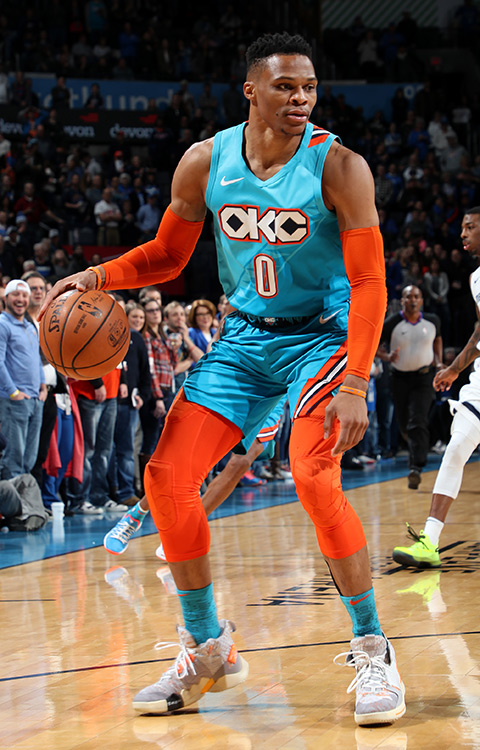 包含瓦兰西亚后卫防守如铁，保住球队主场胜利的词条