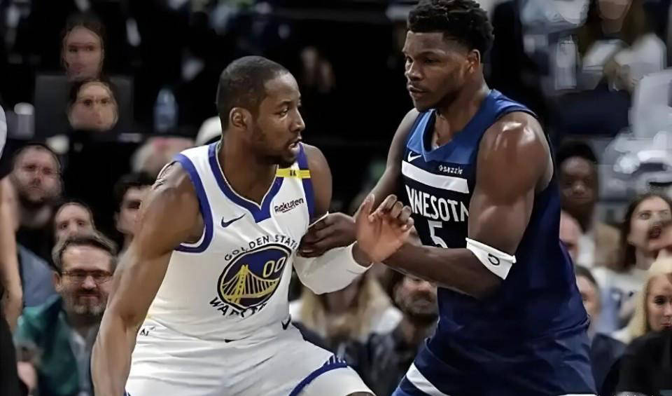 勇士球员在比赛中为球队贡献关键分球的简单介绍