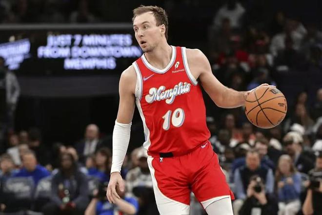 灰熊队大比分击败公牛队，唐斯表现出色