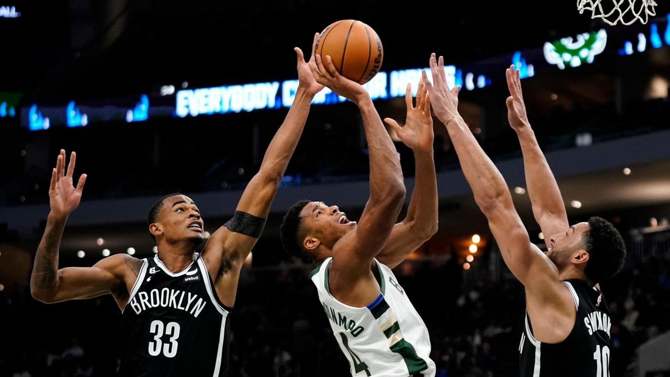 关于纽约篮网疲惫不堪，输给强大的密尔沃基雄鹿的信息