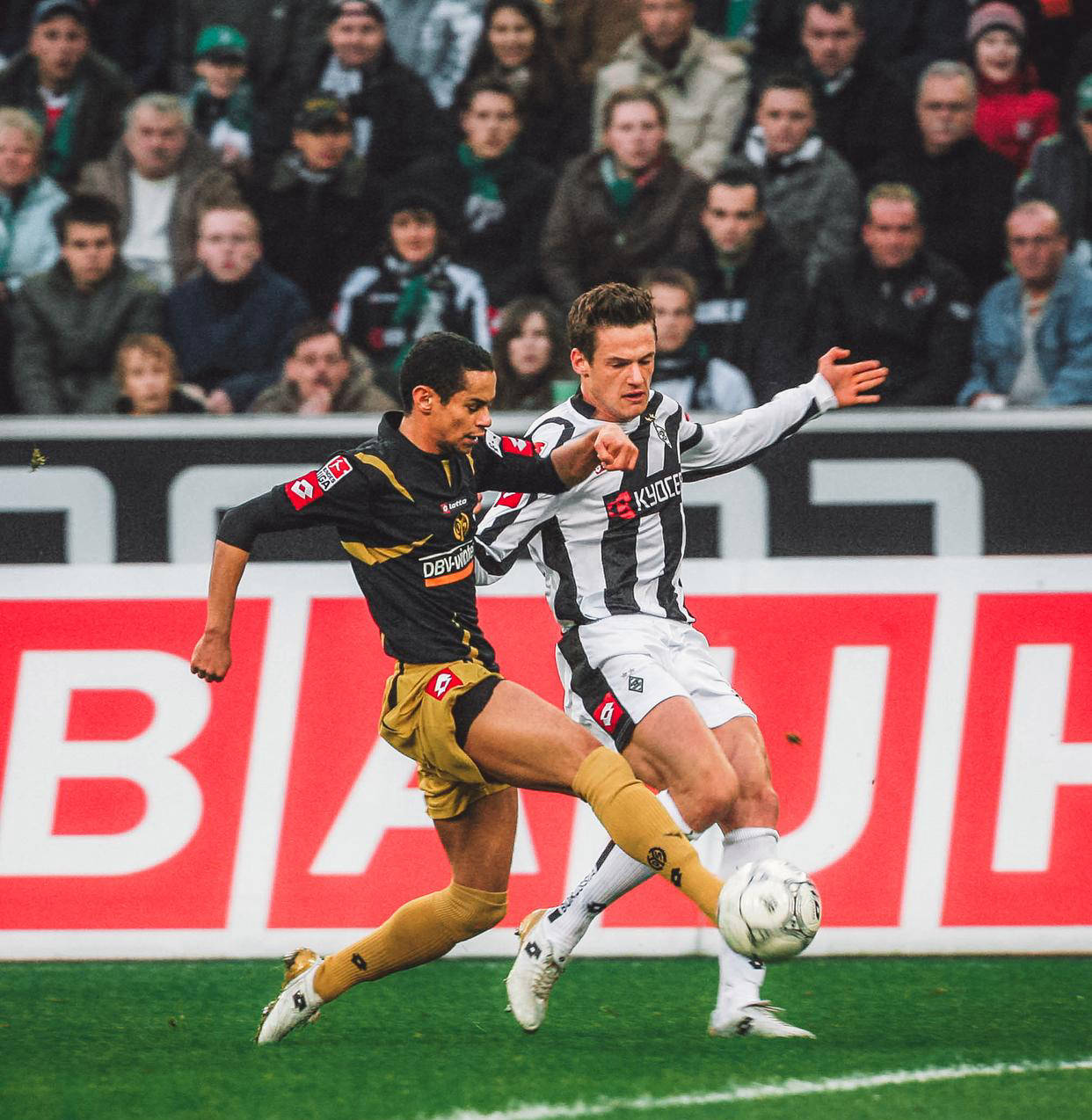 门兴格拉德巴赫前锋攻入制胜一球