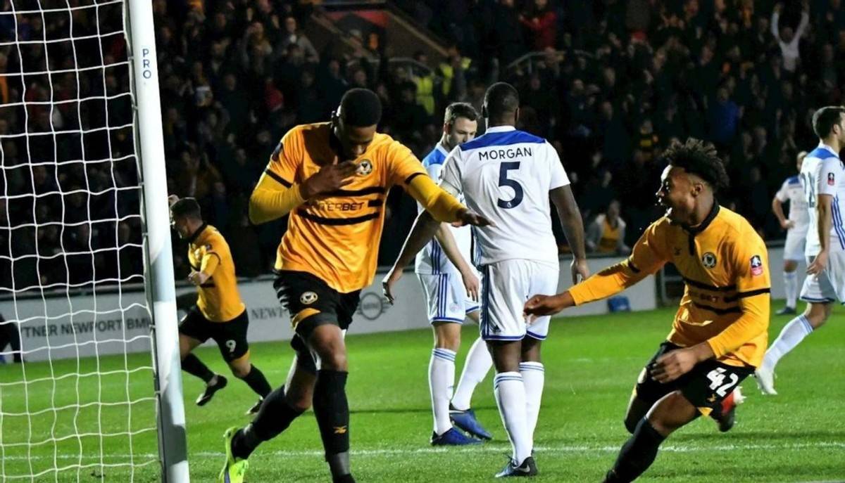 关于纽波特郡主场大捷，英乙冲级争夺更添悬念的信息