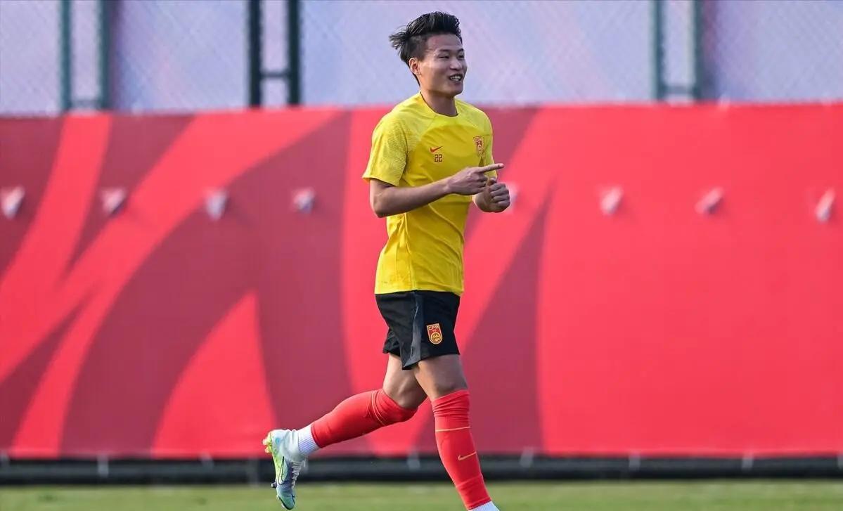 大连人亚冠球队备战展现出色状态，期待比赛的简单介绍