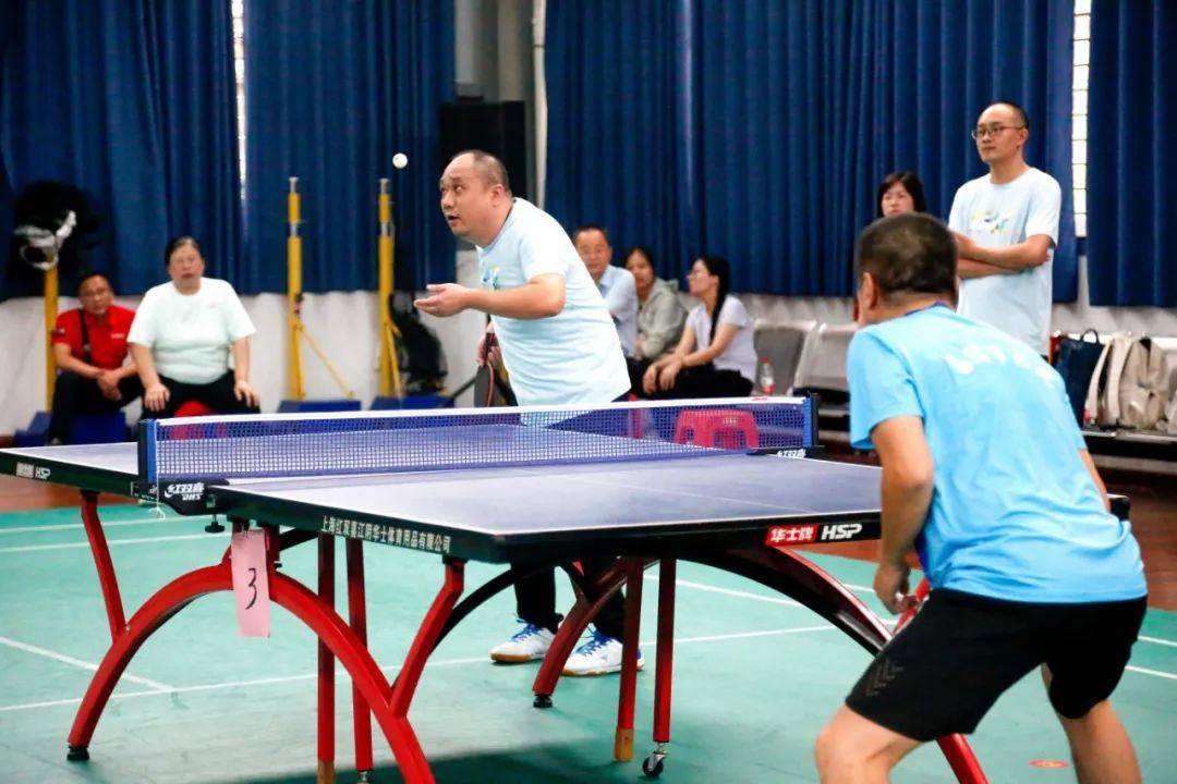 赛场上的精彩瞬间，引发全场热烈掌声！