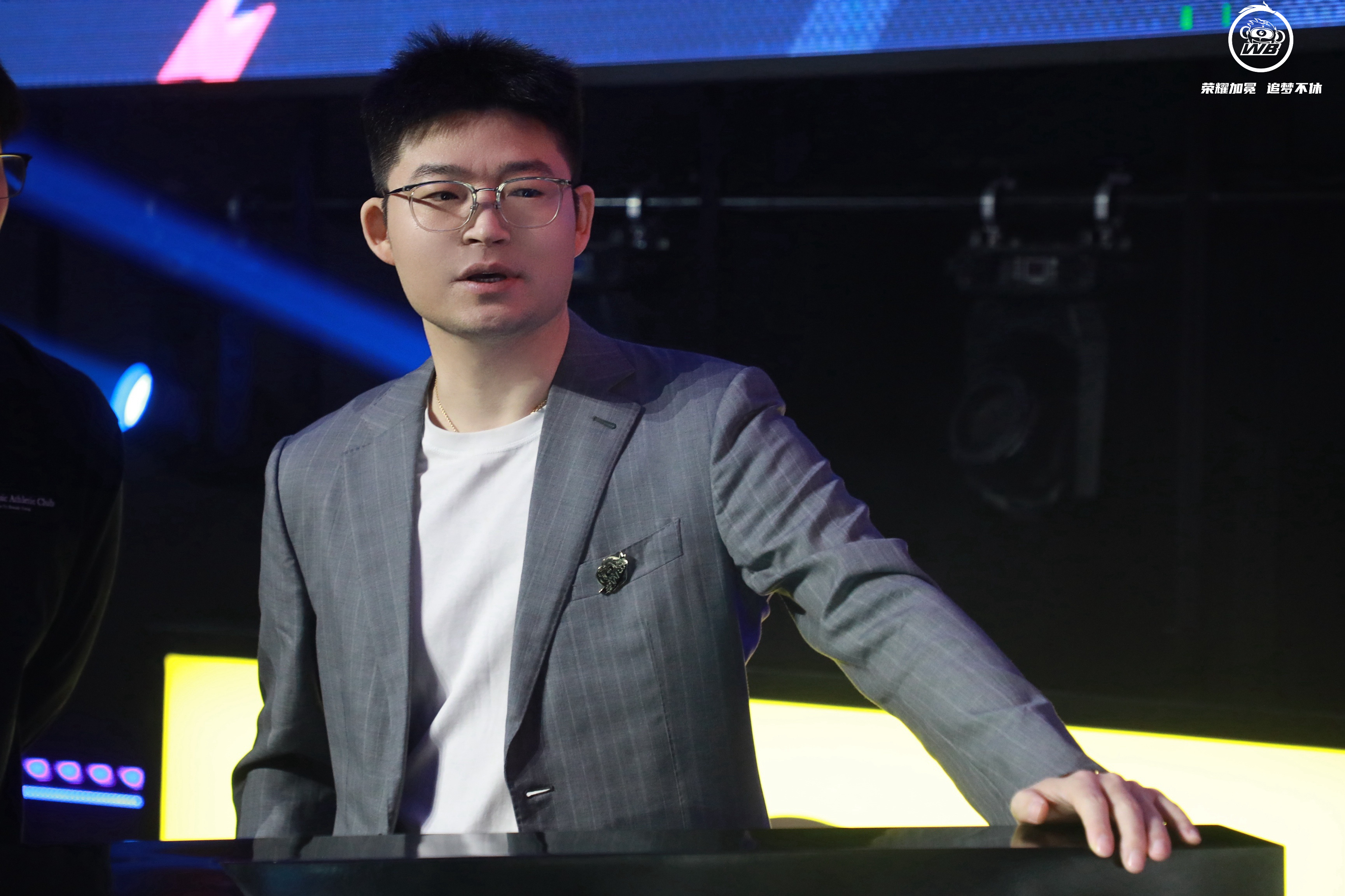 WBG碾压EG，Perkz极限生还后反打鏖战多局成都决赛之夜，让粉丝疯狂欢呼的简单介绍