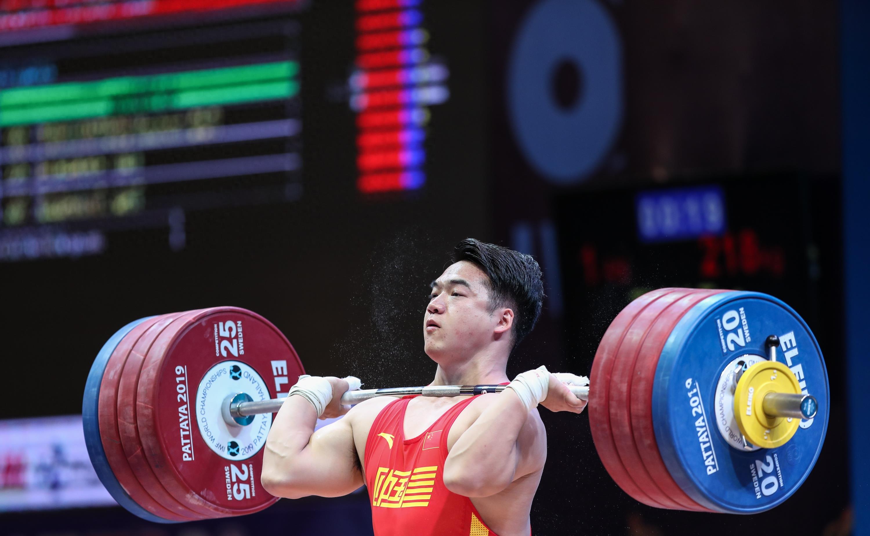 举重项目：选手豪取一金震惊全场