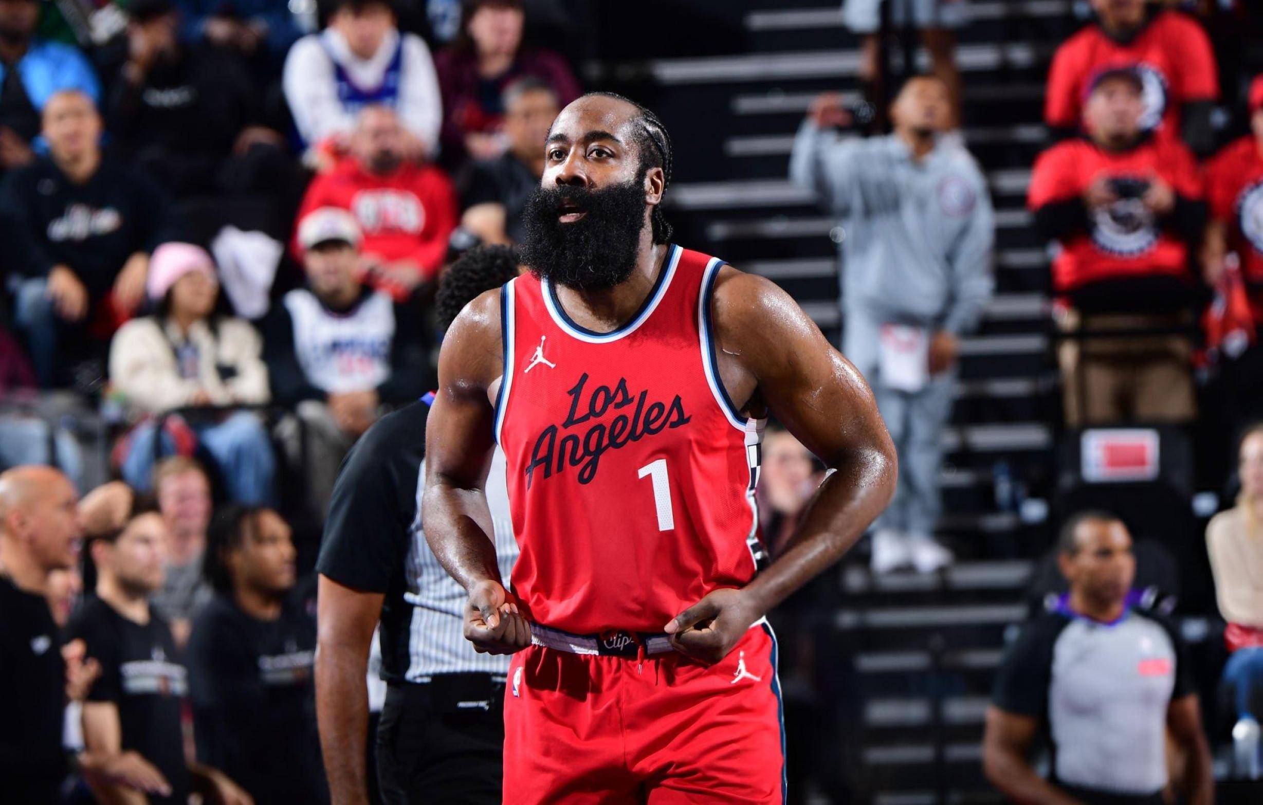 火箭主帅：詹姆斯-哈登积极度很高