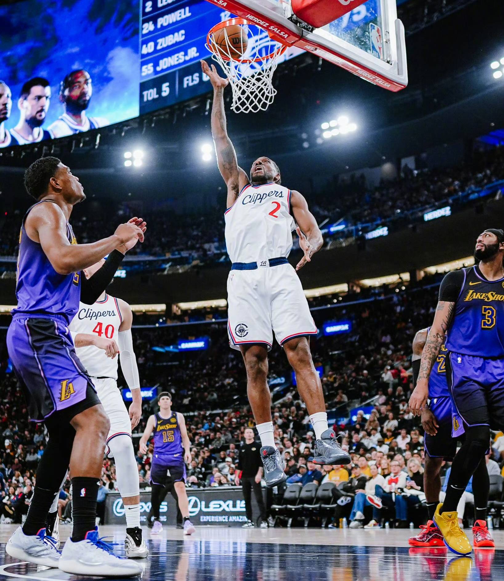 NBA新赛季：湖人开门红逆袭取胜