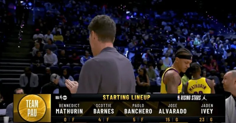 小加索尔半决赛砍下三双，活塞队险胜