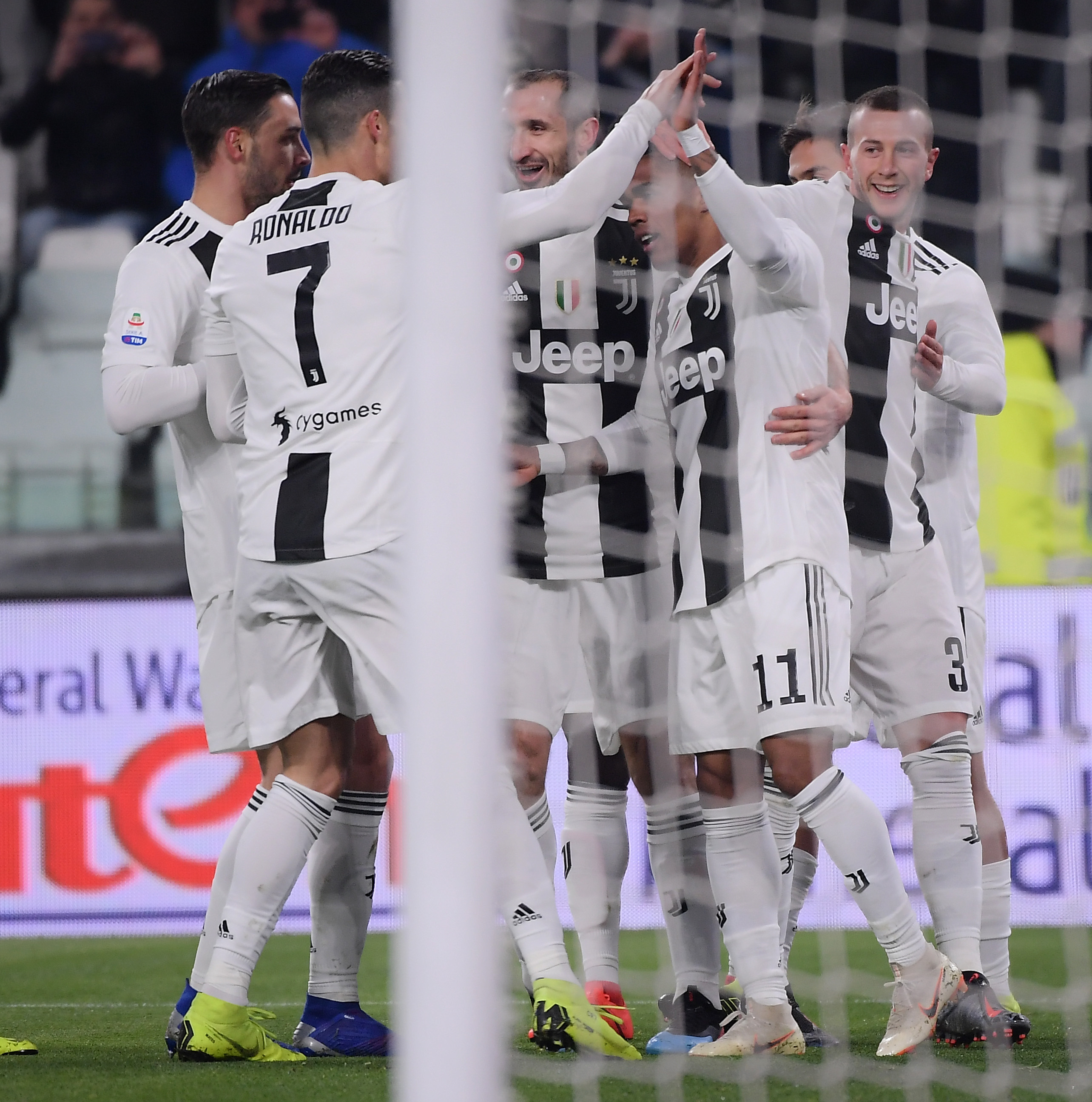 包含切沃主场遭遇失利，苦不堪言的词条