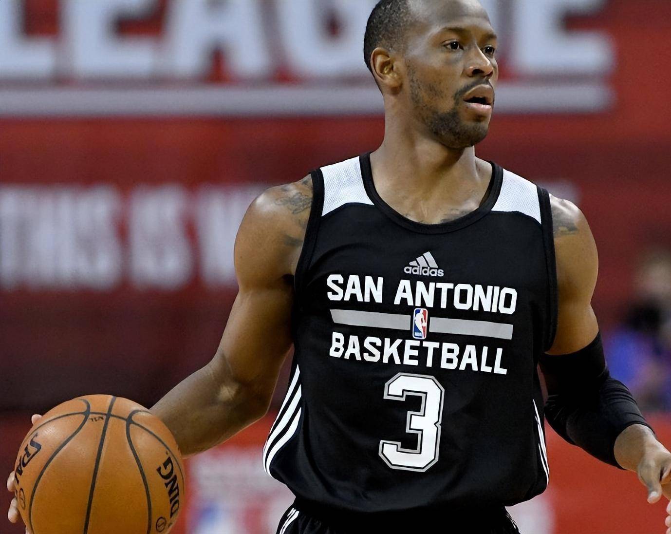 包含桑普多利亚签下新外援，期待带来变化的词条