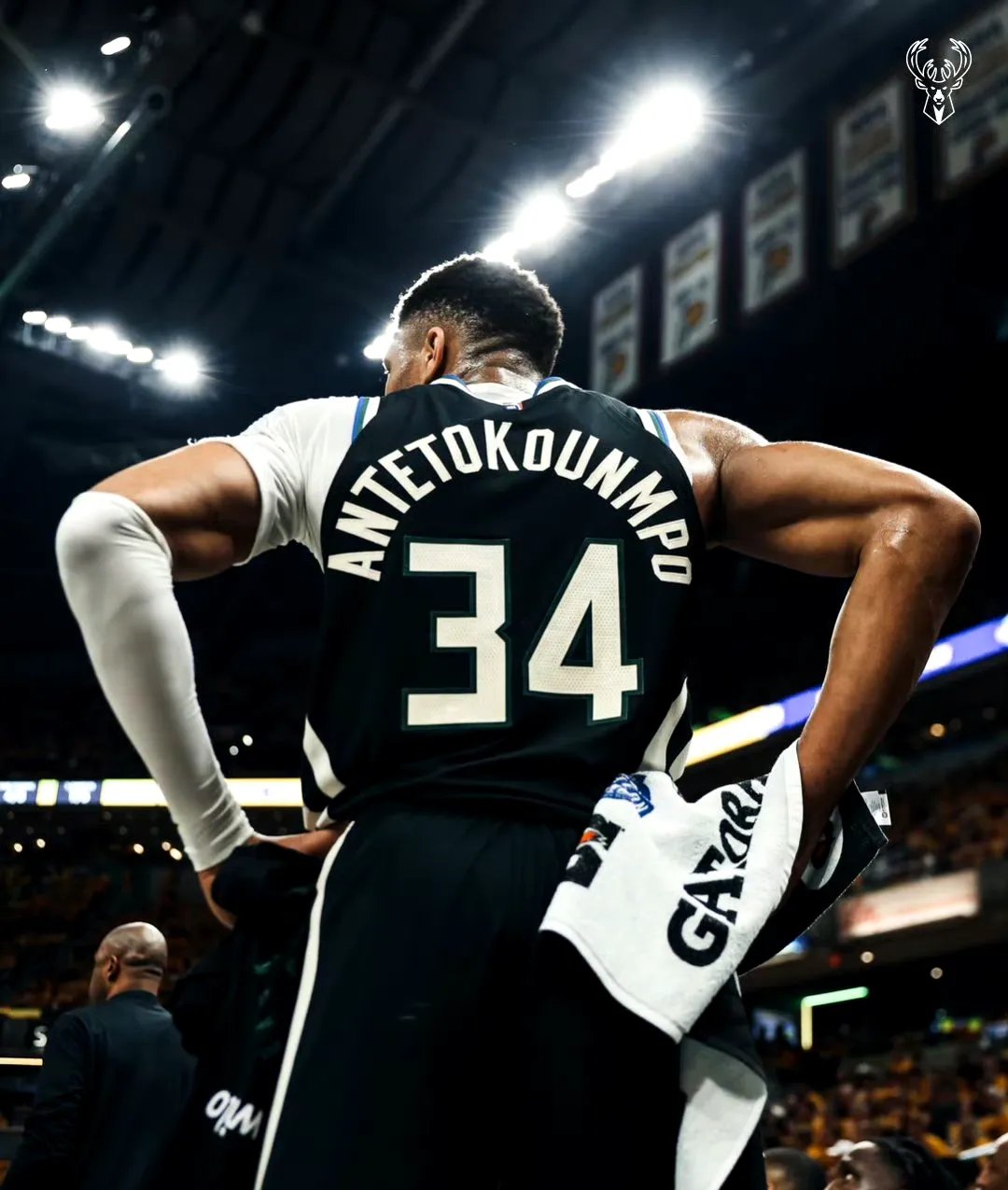 关于湖人绝杀76人，伦纳德高光表现的信息