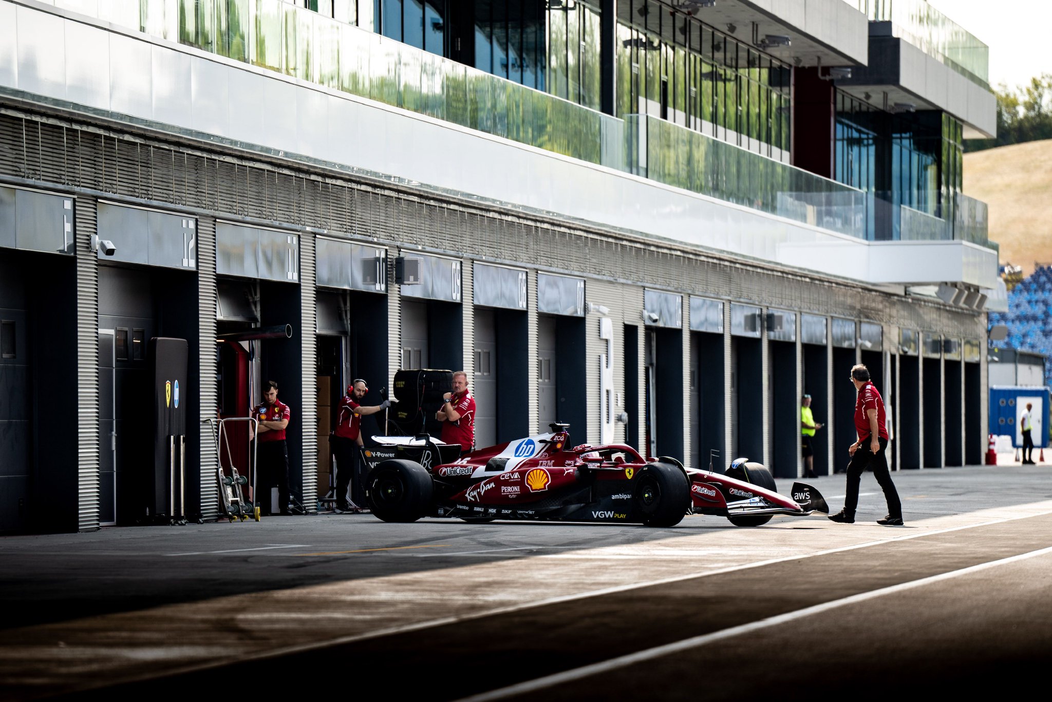 包含索伯车队逆转哈斯车队，勒克莱尔惊艳四座的词条